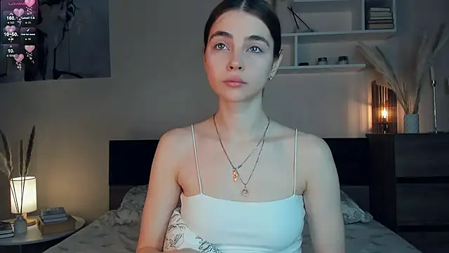 MaryJacksoon online show from February 13, 2025, 7:56 am