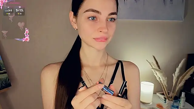 MaryJacksoon online show from October 18, 2025, 7:42 am