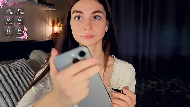 MaryJacksoon online show from October 19, 2025, 7:53 am