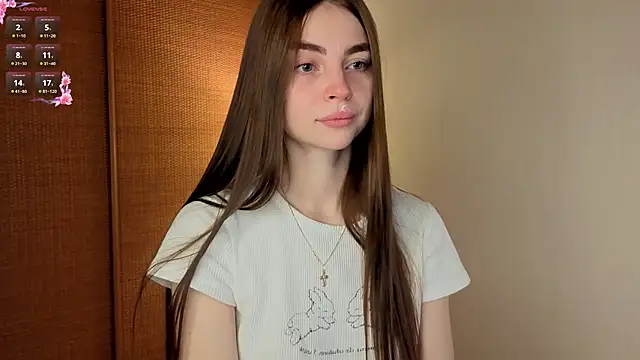 MaryJacksoon online show from October 28, 2025, 7:45 am