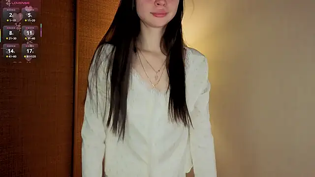 MaryJacksoon online show from November 4, 2025, 7:18 am