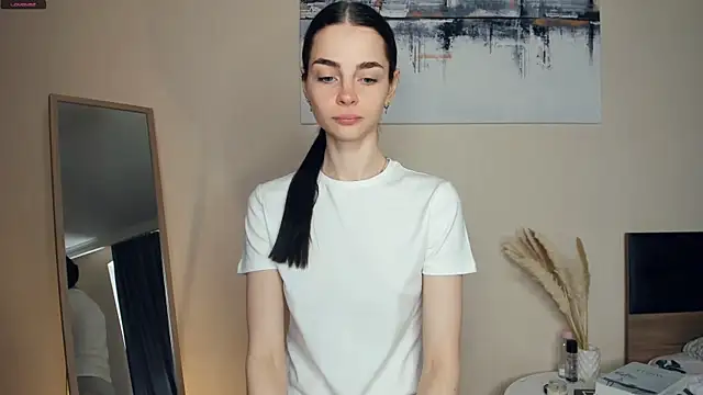 MaryJacksoon online show from June 20, 2026, 7:33 am