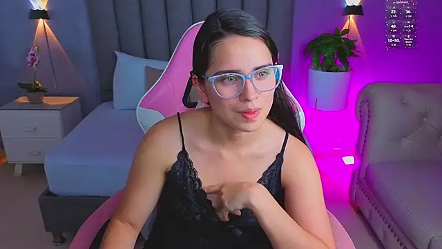 Snapshot of angelica_dymond chatting on November 19, 2025, 7:03 pm angelica dymond online show from November 19, 2025, 7:03 pm