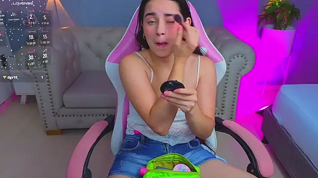 Snapshot of angelica_dymond chatting on December 1, 2025, 12:32 pm angelica dymond online show from December 1, 2025, 12:32 pm