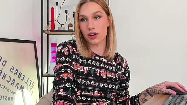 Snapshot of katrinewestx chatting on December 25, 2024, 12:48 am katrinewestx online show from December 25, 2024, 12:48 am