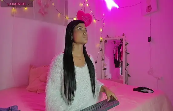 Snapshot of catalina_and_roger chatting on February 22, 2025, 3:12 am catalina and roger online show from February 22, 2025, 3:12 am