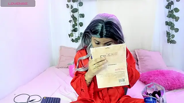 Snapshot of catalina_and_roger chatting on September 22, 2025, 10:12 pm catalina and roger online show from September 22, 2025, 10:12 pm