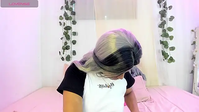 Snapshot of catalina_and_roger chatting on October 11, 2025, 8:29 pm catalina and roger online show from October 11, 2025, 8:29 pm