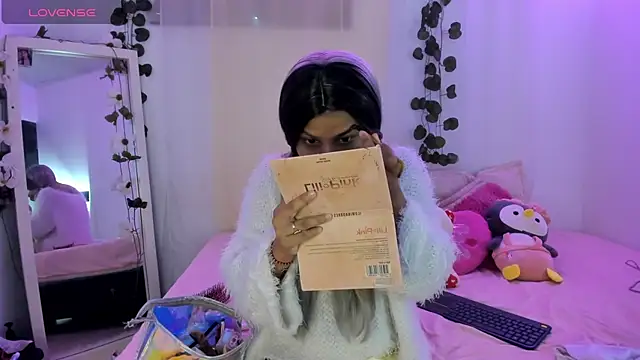 Snapshot of catalina_and_roger chatting on October 31, 2025, 12:06 pm catalina and roger online show from October 31, 2025, 12:06 pm