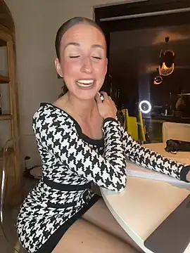 lola tentatiion online show from February 20, 2025, 8:36 pm