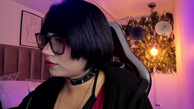 Kitty Gang online show from April 28, 2026, 1:48 am