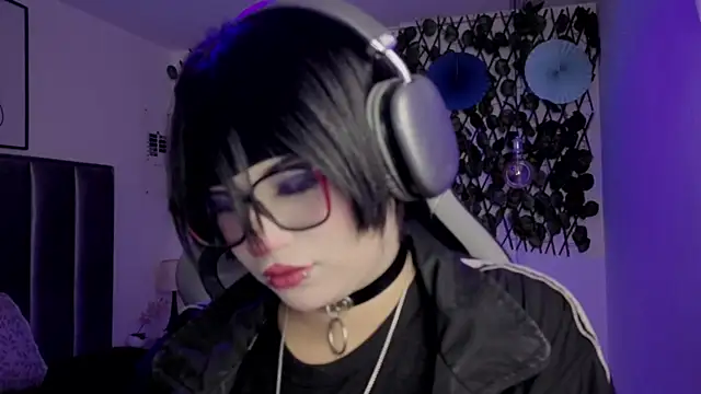 Kitty Gang online show from April 30, 2026, 1:23 am