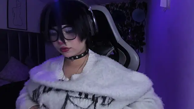 Snapshot of Kitty_Gang chatting on May 8, 2026, 1:33 am Kitty Gang online show from May 8, 2026, 1:33 am