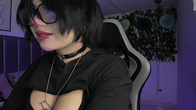 Snapshot of Kitty_Gang chatting on June 2, 2026, 12:34 am Kitty Gang online show from June 2, 2026, 12:34 am