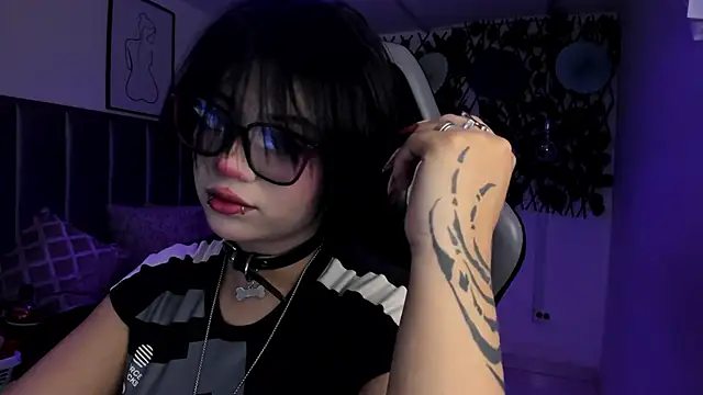 Snapshot of Kitty_Gang chatting on June 17, 2026, 1:30 am Kitty Gang online show from June 17, 2026, 1:30 am