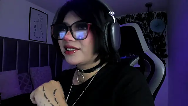 Snapshot of Kitty_Gang chatting on June 27, 2026, 6:35 pm Kitty Gang online show from June 27, 2026, 6:35 pm