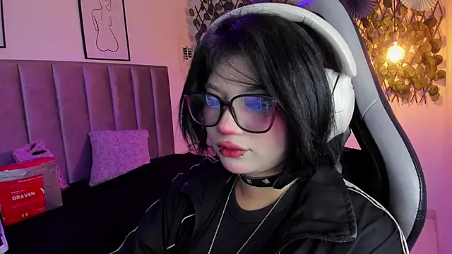 Snapshot of Kitty_Gang chatting on August 6, 2026, 12:45 am Kitty Gang online show from August 6, 2026, 12:45 am
