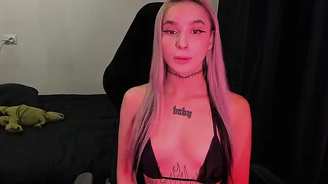 MilaAsh online show from February 16, 2026, 5:14 am