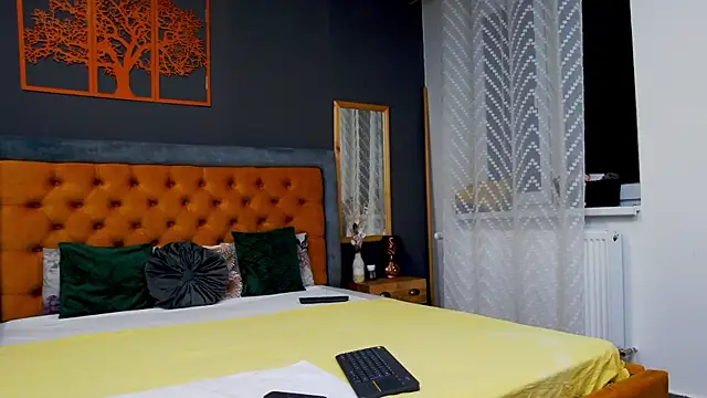 Lenna Paul online show from February 20, 2025, 4:18 am