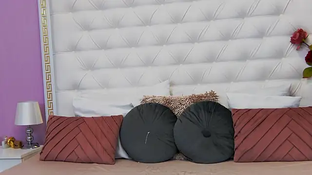 Lenna Paul online show from March 5, 2025, 7:27 am