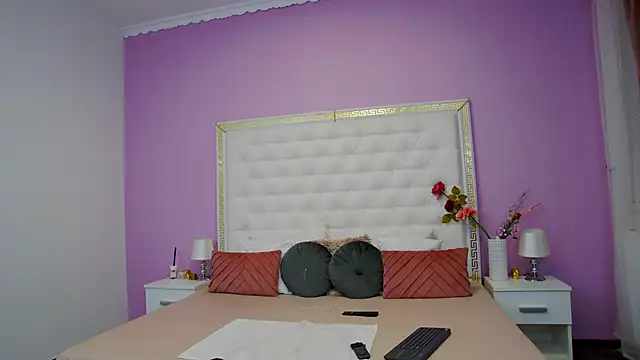 Lenna Paul online show from March 7, 2025, 4:13 am