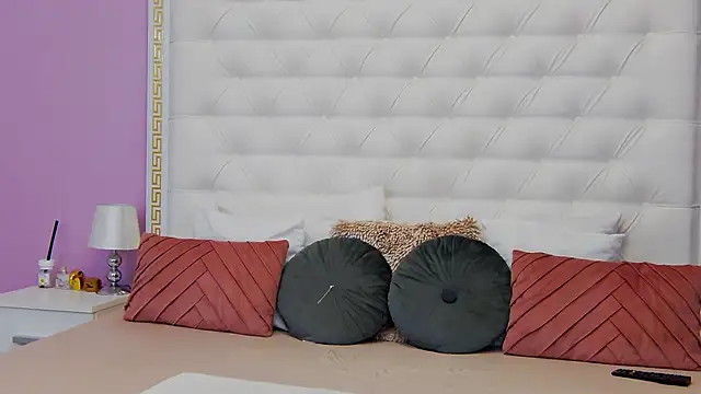 Lenna Paul online show from March 13, 2025, 4:49 am