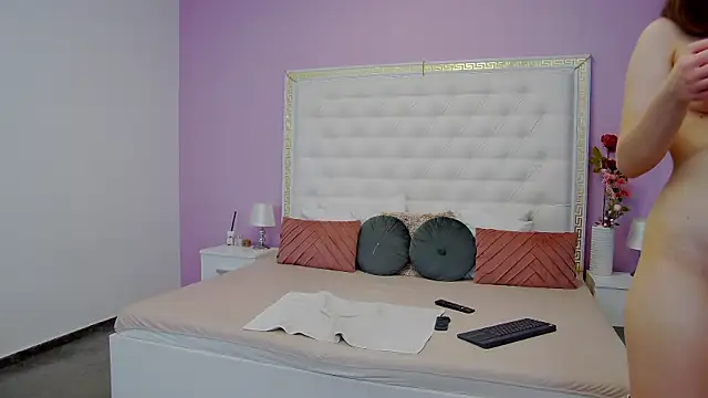 Lenna Paul online show from March 19, 2025, 7:51 am