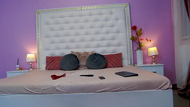 Lenna Paul online show from September 29, 2025, 4:06 am