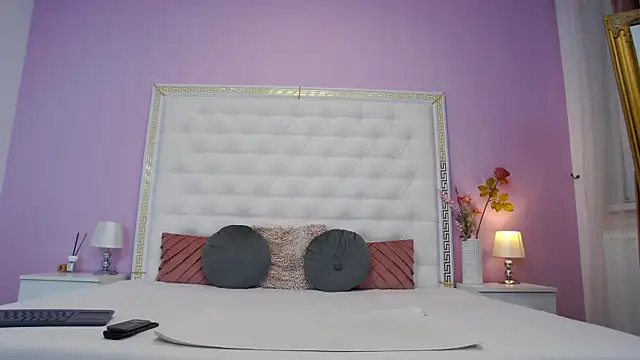 Lenna Paul online show from December 4, 2025, 4:55 am