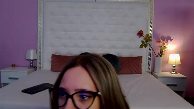 Snapshot of Lenna_Paul chatting on June 17, 2026, 4:15 am Lenna Paul online show from June 17, 2026, 4:15 am