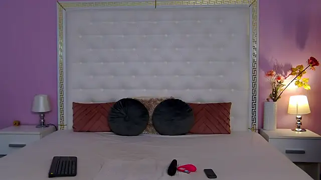 Lenna Paul online show from July 22, 2026, 4:26 am