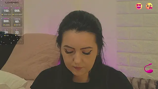 Snapshot of Ariel__Blossom chatting on March 3, 2025, 6:37 am Ariel Blossom online show from March 3, 2025, 6:37 am