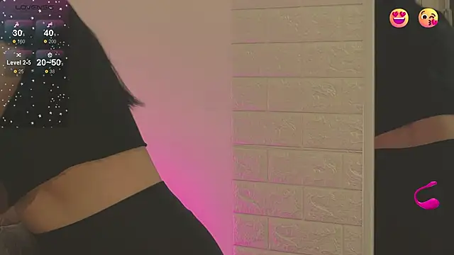 Snapshot of Ariel__Blossom chatting on March 10, 2025, 6:59 am Ariel Blossom online show from March 10, 2025, 6:59 am