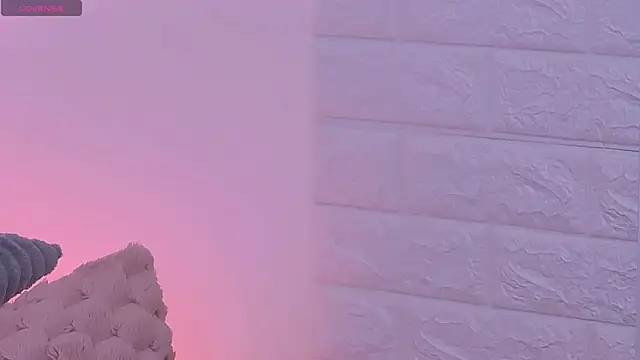 Snapshot of Ariel__Blossom chatting on October 17, 2025, 5:32 am Ariel Blossom online show from October 17, 2025, 5:32 am