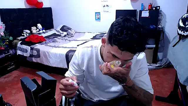 Snapshot of freddy_romas chatting on May 15, 2026, 11:45 pm freddy romas online show from May 15, 2026, 11:45 pm