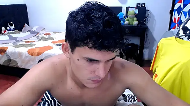 Snapshot of freddy_romas chatting on June 19, 2026, 4:06 am freddy romas online show from June 19, 2026, 4:06 am