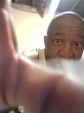 Snapshot of surger chatting on December 15, 2025, 2:16 am surger online show from December 15, 2025, 2:16 am