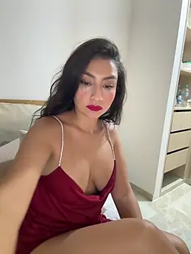 Gia Ferh online show from May 17, 2026, 4:32 am