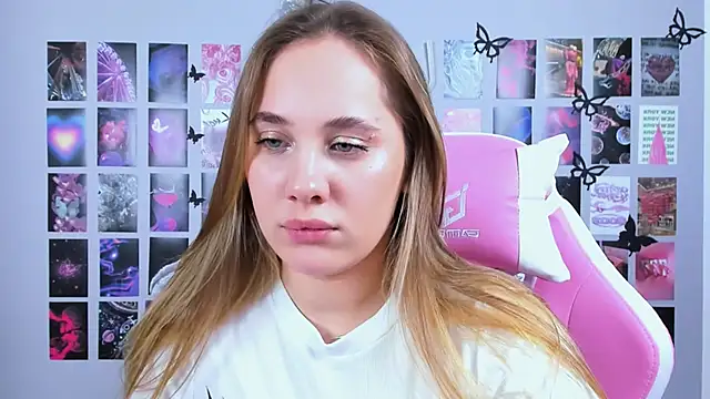 Snapshot of MiaMilas chatting on February 12, 2025, 7:55 am MiaMilas online show from February 12, 2025, 7:55 am