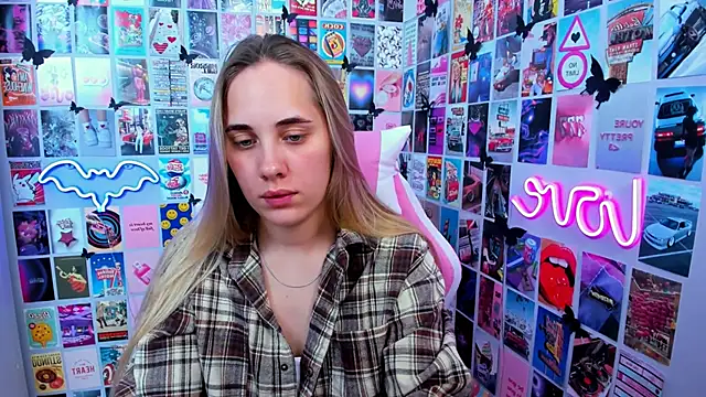 Snapshot of MiaMilas chatting on October 3, 2025, 5:54 pm MiaMilas online show from October 3, 2025, 5:54 pm