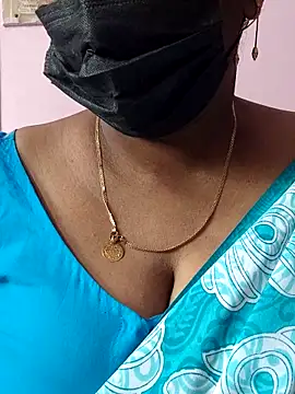 mallu-sumi online show from April 29, 2026, 2:04 am