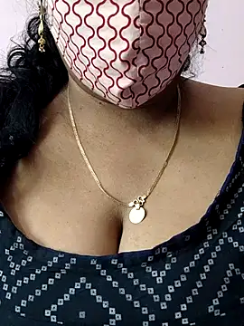 mallu-sumi online show from May 26, 2026, 8:43 am