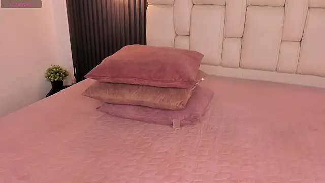 Snapshot of kristakinnky chatting on June 8, 2026, 12:27 pm kristakinnky online show from June 8, 2026, 12:27 pm