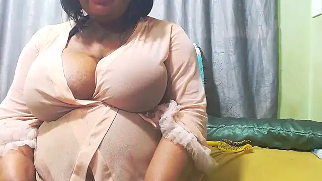Snapshot of NaughtyNicoleXX2 chatting on May 25, 2026, 6:03 pm NaughtyNicoleXX2 online show from May 25, 2026, 6:03 pm