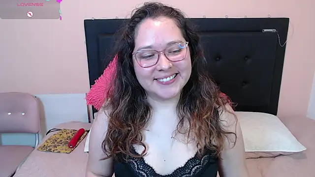 Snapshot of May_Carlier chatting on February 5, 2025, 5:52 am May Carlier online show from February 5, 2025, 5:52 am