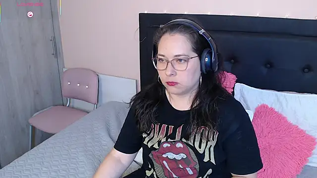 Snapshot of May_Carlier chatting on September 9, 2025, 1:16 am May Carlier online show from September 9, 2025, 1:16 am