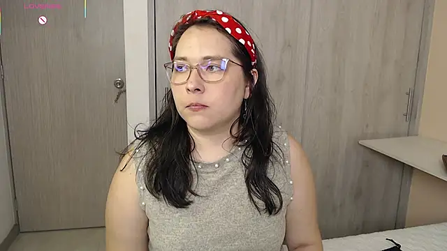 Snapshot of May_Carlier chatting on October 9, 2025, 9:24 pm May Carlier online show from October 9, 2025, 9:24 pm