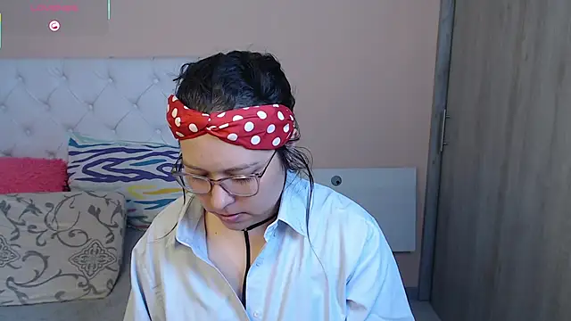 Snapshot of May_Carlier chatting on November 28, 2025, 2:14 am May Carlier online show from November 28, 2025, 2:14 am