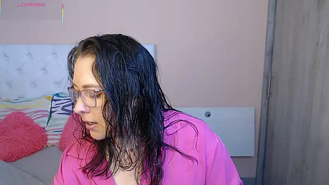 Snapshot of May_Carlier chatting on November 29, 2025, 12:13 am May Carlier online show from November 29, 2025, 12:13 am