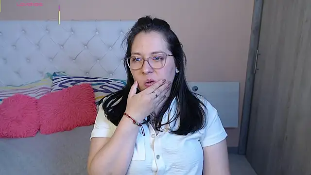 Snapshot of May_Carlier chatting on November 30, 2025, 6:28 am May Carlier online show from November 30, 2025, 6:28 am